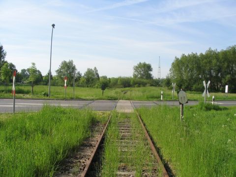 Bahnbergang vor dem Bahnhof Ebeleben