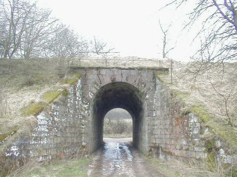 Brcke ber einen Feldweg