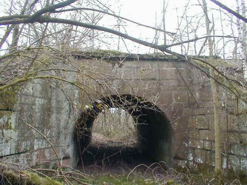 Bahnwrterhuschen und Durchlass