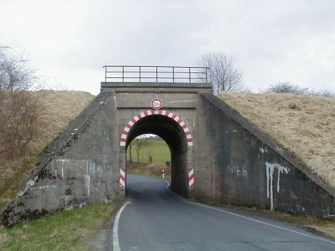 Brcke ber die Strae nach Varlosen