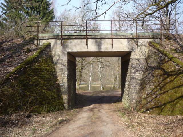 Brcke ber einen Weg