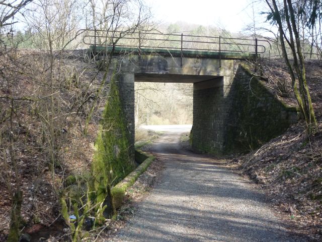 Brcke ber einen Weg