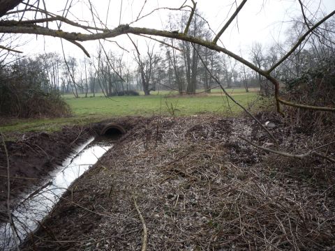 2. Brcke ber einen Wasserdurchlass