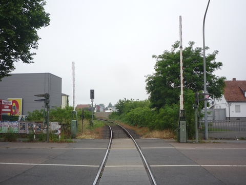 Bahn�bergang �ber die Wormser Landstra�e