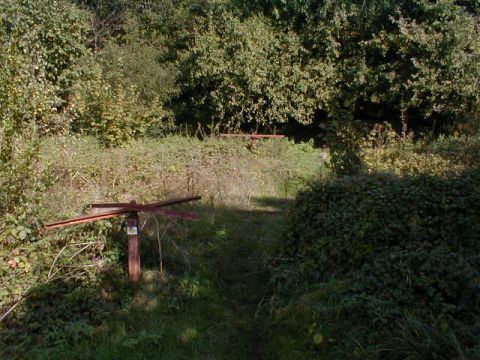 Bahnbergang hinter Brennet