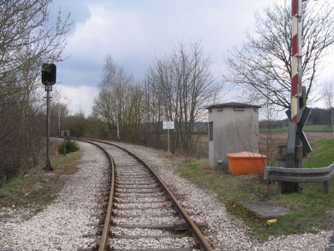 Bahnbergang ber die Bundesstrae mach Mengen