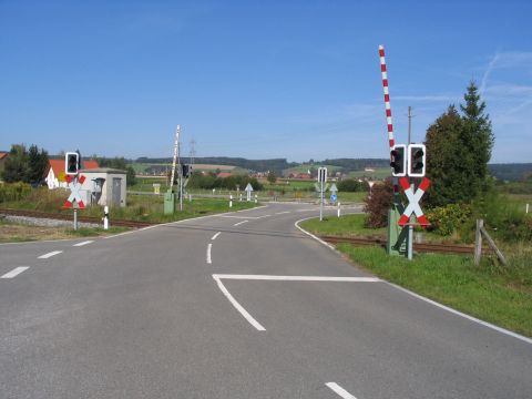 Bahnbergang ber die Strae nach Ziegelbach