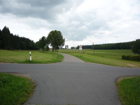 Bahnbergang ber die Strae von Ober- nach Mittelelz