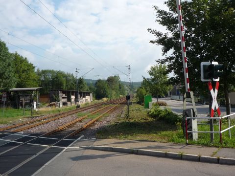 Bahnbergang ber die Strae zur Waldstadt