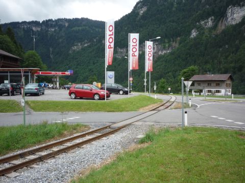 Bahnbergnge hinter dem Bahnhof