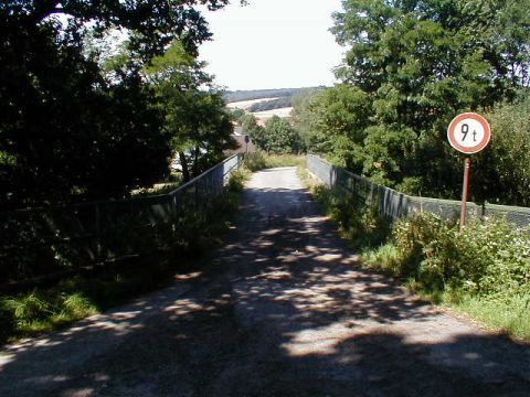 Wegberfhrung hinter dem Haltepunkt Hatterode