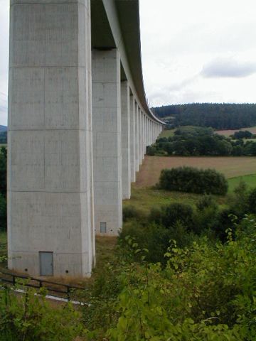 Viadukt der Neubaustrecke Kassel - Fulda ber das Aulatal