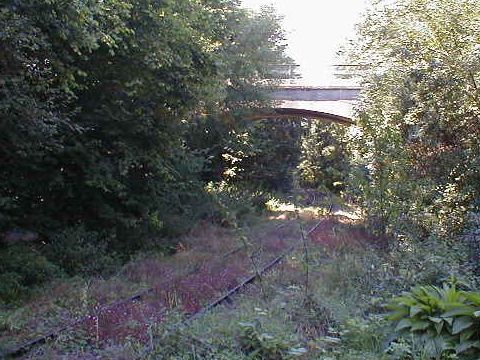 Straenbrcke hinter dem Haltepunkt Oberjossa