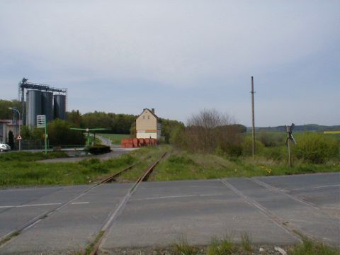 Bahnbergang der Strae aus Weienborn