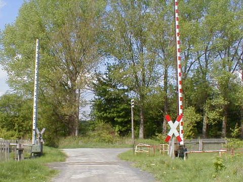 Bahnübergang an der Einfahrt des Bahnhofs Hessisch Lichtenau