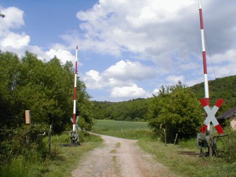 Bahnbergang ber einen Feldweg