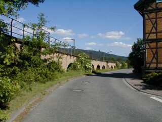 Viadukt in Malsfeld, Blick auf der Straße in Richtung Bebra