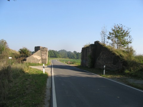 Brcke ber die Strae nach Haurden