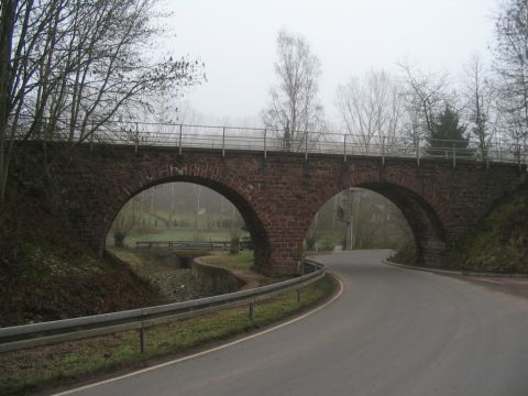 Brücke über die Straße nach Ernstroda