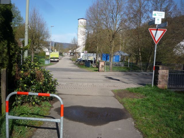 Bahnbergang ber die Hauptstrae