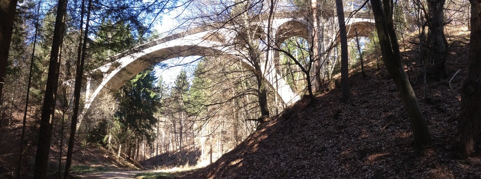 Viadukt ber das Dreibrunnertal