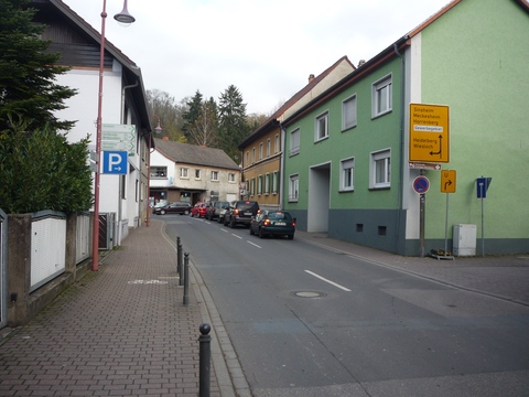 Bahnbergang ber die Hauptstrae