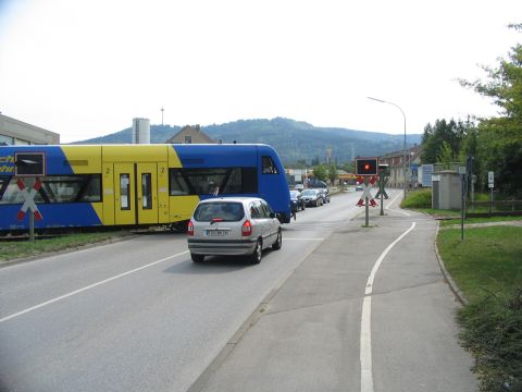 Bahnbergang in Dotternhausen und Abzweig Umspannwerk