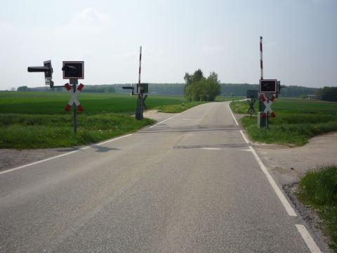 Bahnbergang zwischen Heimerdingen und Weissach