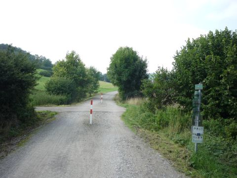 Bahnbergang zwischen Reinsbronn und Klingen