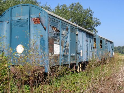 Waggons an der Haltestelle Reichertshofen
