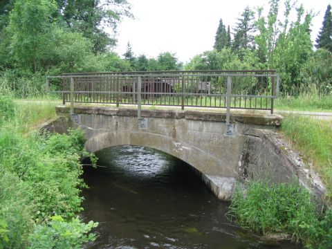 Br�cke �ber einen Kanal